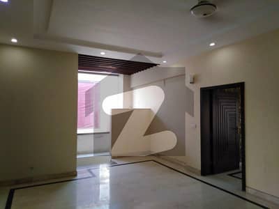 بحریہ نشیمن لاہور میں 2 کمروں کا 8 مرلہ زیریں پورشن 28 ہزار میں کرایہ پر دستیاب ہے۔