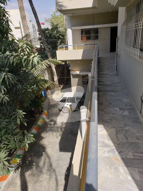 نارتھ ناظم آباد ۔ بلاک بی نارتھ ناظم آباد کراچی میں 9 کمروں کا 1.1 کنال مکان 12 کروڑ میں برائے فروخت۔