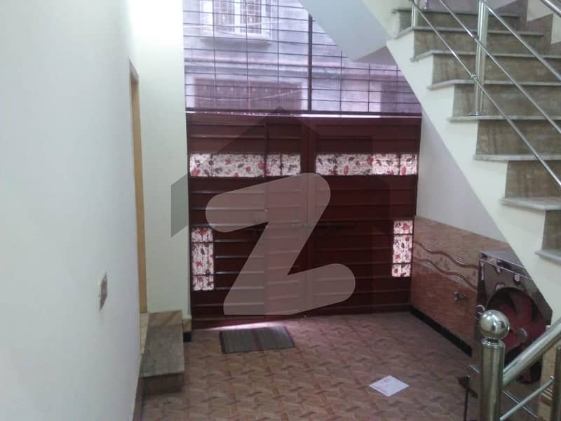 الاحمد گارڈن ۔ بلاک سی الاحمد گارڈن ہاوسنگ سکیم جی ٹی روڈ لاہور میں 5 کمروں کا 4 مرلہ مکان 85 لاکھ میں برائے فروخت۔