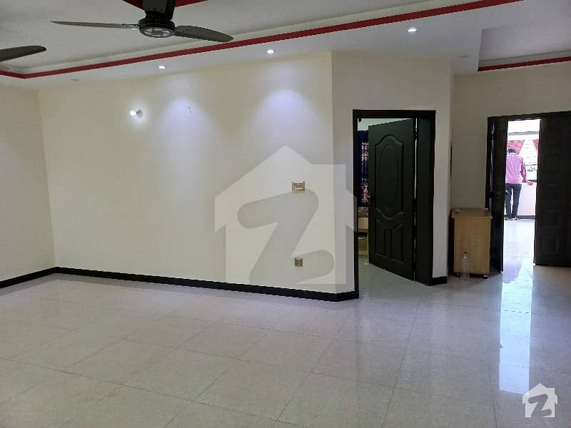 Kanal 3 Bed New Tile Floor Upper Porion In Wapda Town