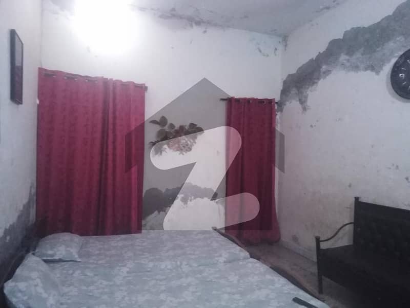 5 Marla Old House For Sale Near Shahbaz Chowk