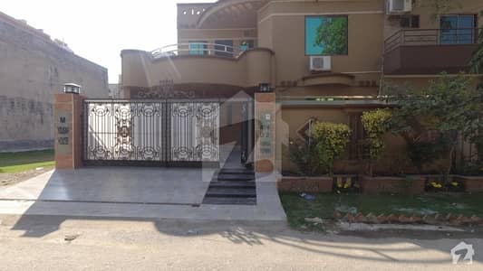 10 Marla Spacious House Available In Wapda Town Phase 1 - Block J2 For sale
