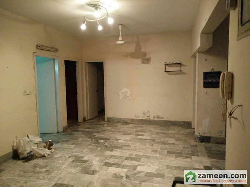 1200 Sq Feet 3 Bedrooms Superb Condition Flat Is Available For Rent