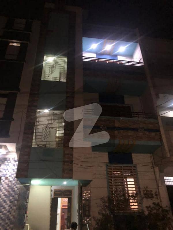 عزیز آباد گلبرگ ٹاؤن کراچی میں 6 کمروں کا 5 مرلہ مکان 3 کروڑ میں برائے فروخت۔