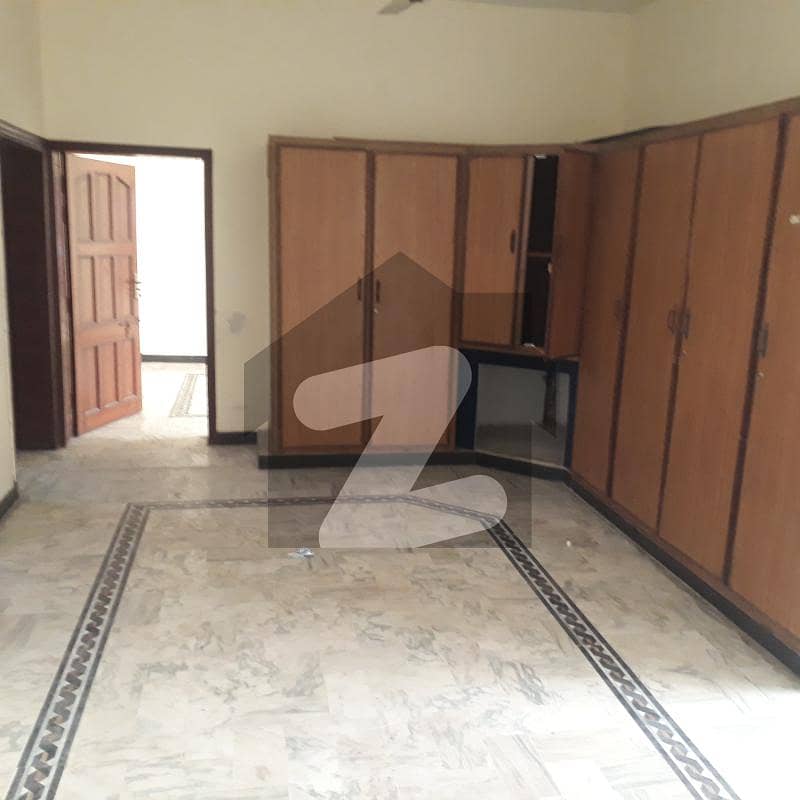 A 2250 Square Feet Upper Portion In Peshawar Road Is On The Market For Rent