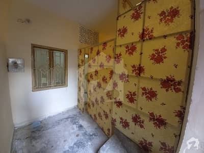 چنمن آباد راولپنڈی میں 3 کمروں کا 3 مرلہ زیریں پورشن 10 ہزار میں کرایہ پر دستیاب ہے۔