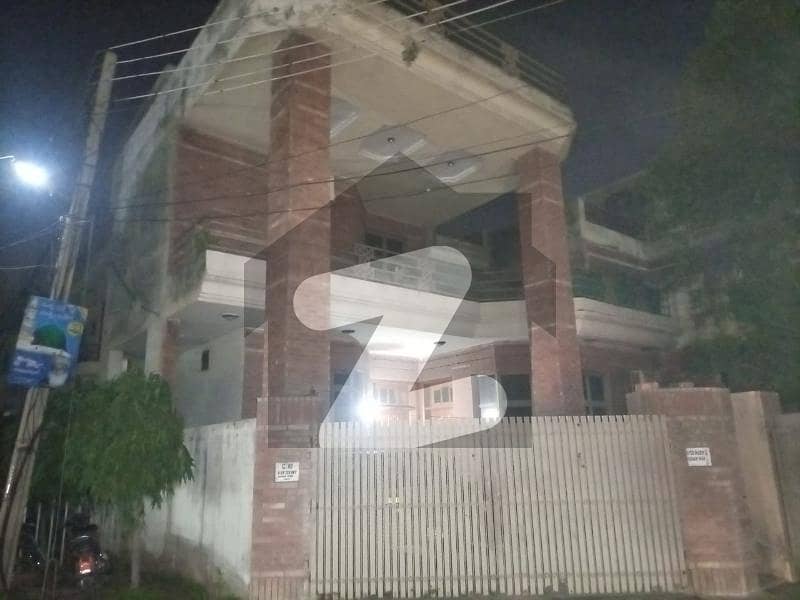 بی او آر ۔ بورڈ آف ریوینیو ہاؤسنگ سوسائٹی لاہور میں 6 کمروں کا 12 مرلہ مکان 4.5 کروڑ میں برائے فروخت۔