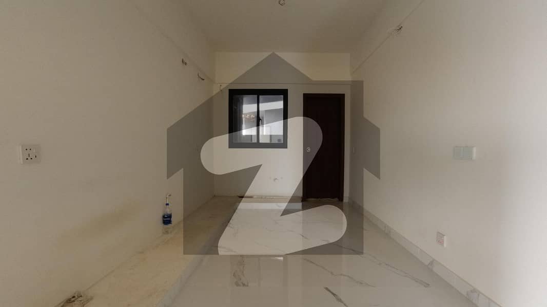 کلفٹن ۔ بلاک 8 کلفٹن کراچی میں 4 کمروں کا 12 مرلہ فلیٹ 7.15 کروڑ میں برائے فروخت۔