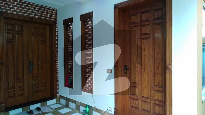 سلطان ٹاؤن لاہور میں 5 کمروں کا 10 مرلہ مکان 1.9 کروڑ میں برائے فروخت۔