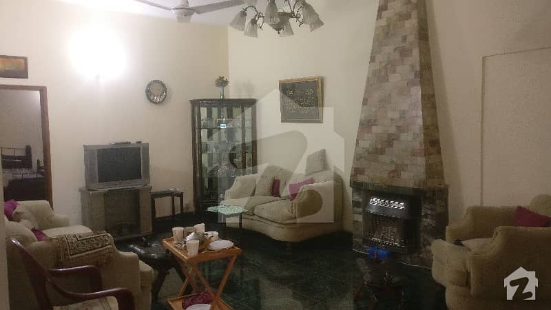 نیو گارڈن ٹاؤن لاہور میں 2 کمروں کا 14 مرلہ زیریں پورشن 65 ہزار میں کرایہ پر دستیاب ہے۔