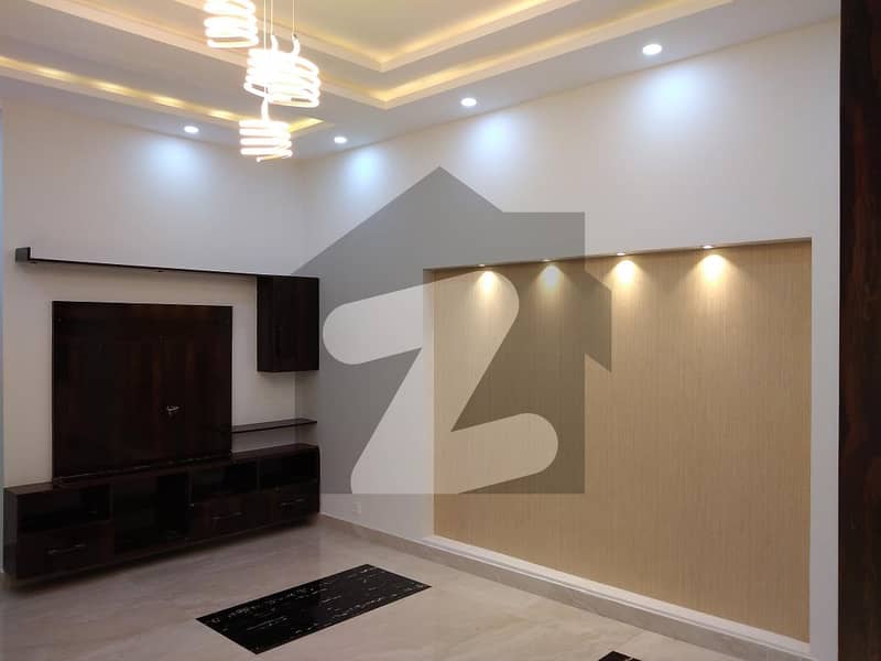 Centrally Located House In Paragon City - Executive Block Is Available For rent