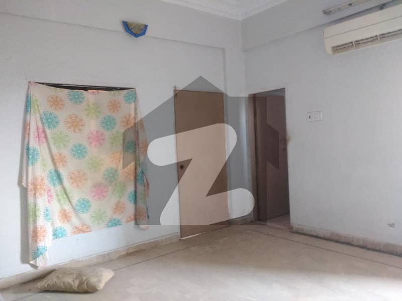 Get A Main Double Road 800 Square Feet Flat For sale In Latifabad Unit 9