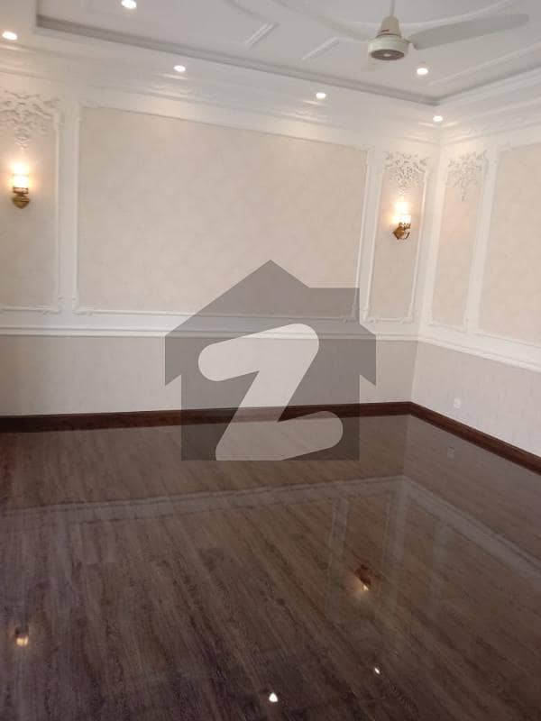 10 Marla Classical Style For Sale In Paragon City