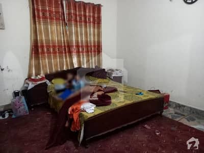 اعوان ٹاؤن لاہور میں 5 کمروں کا 5 مرلہ مکان 1 کروڑ میں برائے فروخت۔
