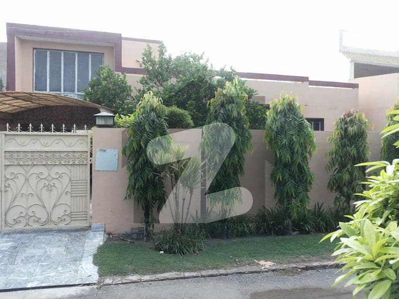 فیصل ٹاؤن ۔ بلاک سی فیصل ٹاؤن لاہور میں 5 کمروں کا 1 کنال مکان 15 کروڑ میں برائے فروخت۔
