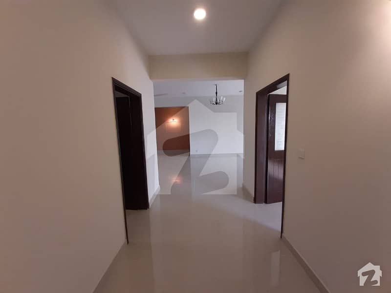 3600  Square Feet Flat Is Available In Shahra-E-Faisal