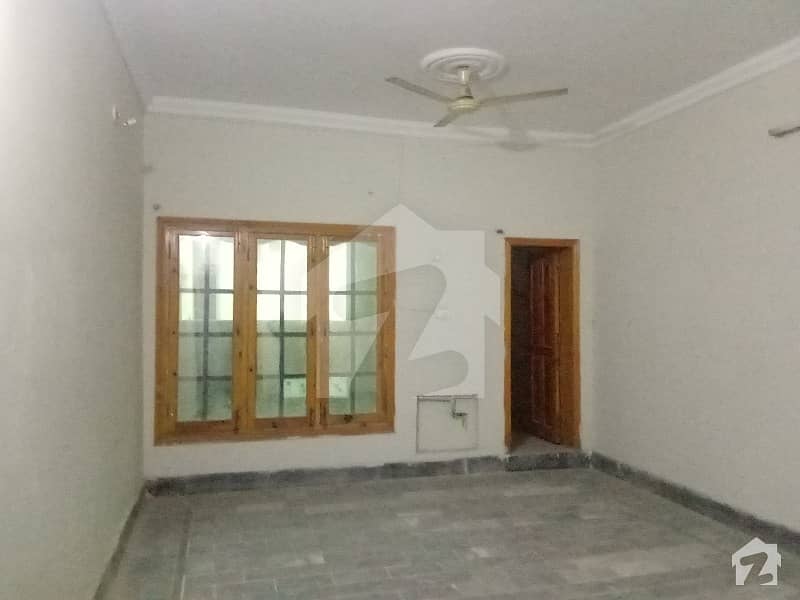 ورسک روڈ پشاور میں 2 کمروں کا 3 مرلہ فلیٹ 14 ہزار میں کرایہ پر دستیاب ہے۔