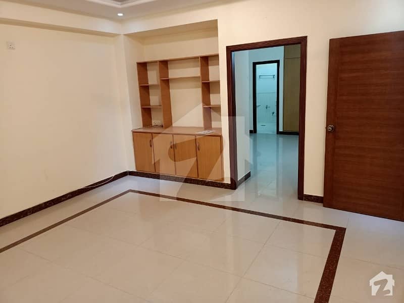 3 Bedroom Apartment Available For Rent
