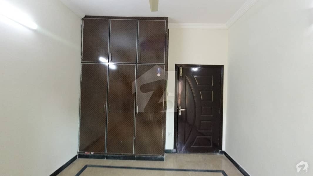 Prominently-located 1125 Square Feet House Available In Askari 10