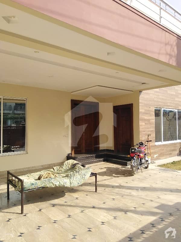 گلریز ہاؤسنگ سوسائٹی فیز 4 گلریز ہاؤسنگ سکیم راولپنڈی میں 6 کمروں کا 16 مرلہ مکان 3.3 کروڑ میں برائے فروخت۔