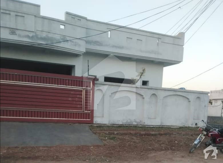 House Over 10 Marla Land Area In Dhamyal Road Available
