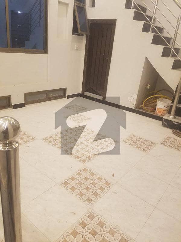 حیات آباد فیز 2 حیات آباد پشاور میں 6 کمروں کا 10 مرلہ مکان 90 ہزار میں کرایہ پر دستیاب ہے۔