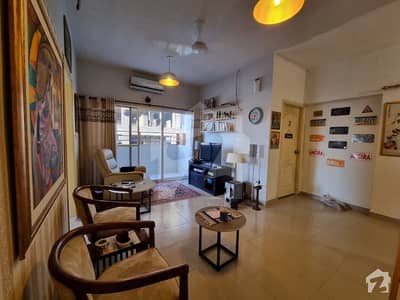 کلفٹن ۔ بلاک 1 کلفٹن کراچی میں 3 کمروں کا 7 مرلہ فلیٹ 2.25 کروڑ میں برائے فروخت۔