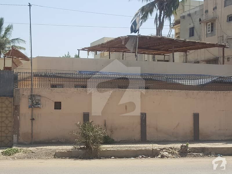 علامہ اقبال ٹاؤن کراچی میں 8 کمروں کا 16 مرلہ مکان 4 کروڑ میں برائے فروخت۔