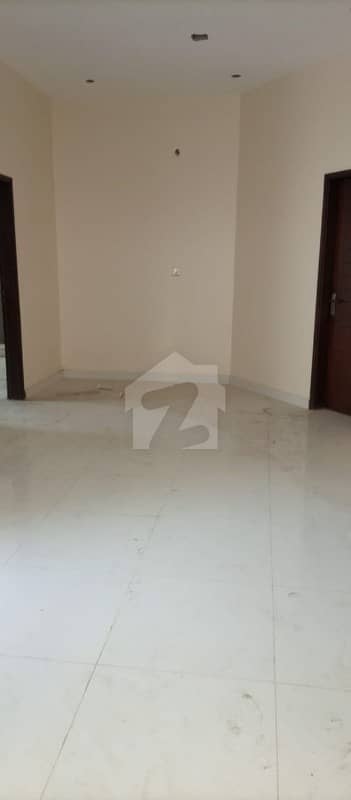 225 Sq Yd Brand New 5 Bedroom Town House At Amazing Price With Parking And Garden
