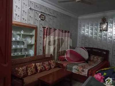 اشرفیہ کالونی پشاور میں 9 کمروں کا 12 مرلہ مکان 4.3 کروڑ میں برائے فروخت۔