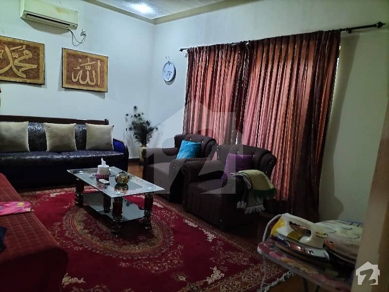 سکھ چین گارڈنز لاہور میں 4 کمروں کا 9 مرلہ مکان 2.1 کروڑ میں برائے فروخت۔