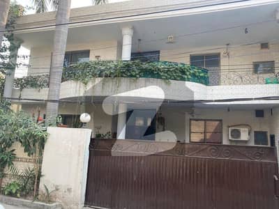 علی پارک کینٹ لاہور میں 8 کمروں کا 18 مرلہ مکان 3.8 کروڑ میں برائے فروخت۔