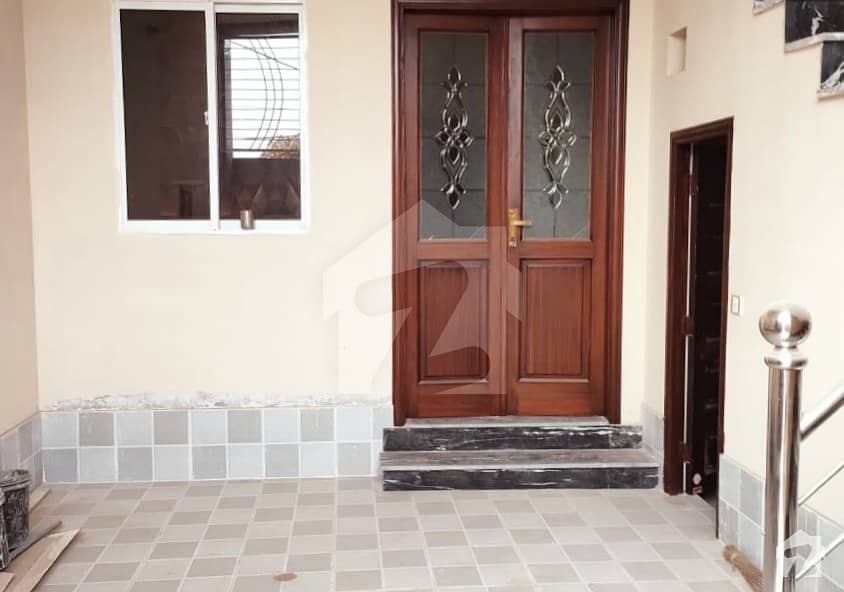 گلبرگ ویلی فیصل آباد میں 3 کمروں کا 2 مرلہ مکان 63 لاکھ میں برائے فروخت۔