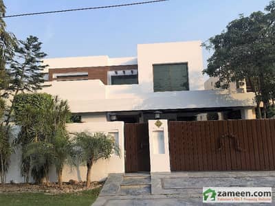 1 Kanal Beautiful House Available For Sale 1 Kanal Beautiful House Available For Sale