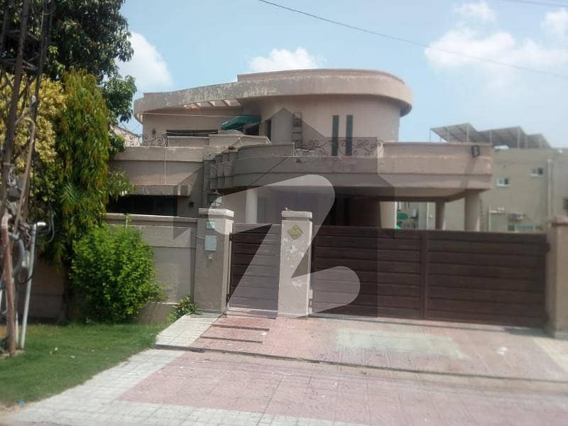 1 Kanal Old House For Sale In Dha Phase 1 Lahore.