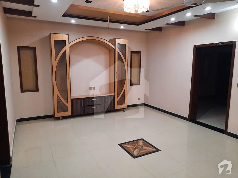 جوہر ٹاؤن فیز 2 جوہر ٹاؤن لاہور میں 5 کمروں کا 5 مرلہ مکان 1.9 کروڑ میں برائے فروخت۔