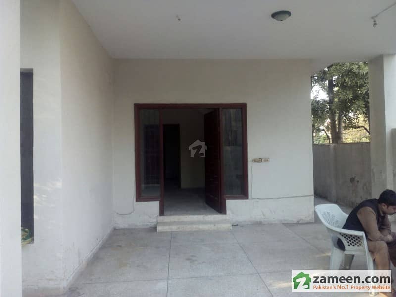 10 Marla Upper Portion Near Lums For Rent In Dha Lahore