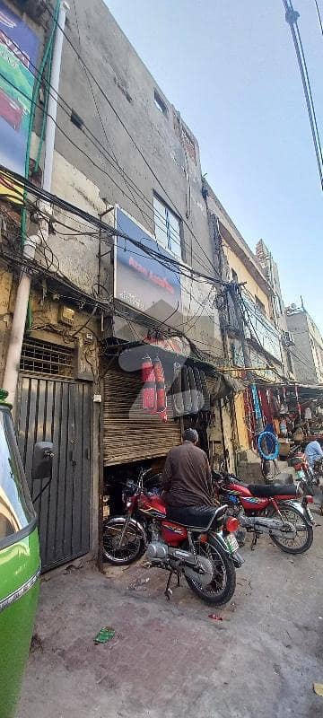 مزنگ چونگی مزنگ لاہور میں 4 مرلہ دکان 1.5 کروڑ میں برائے فروخت۔