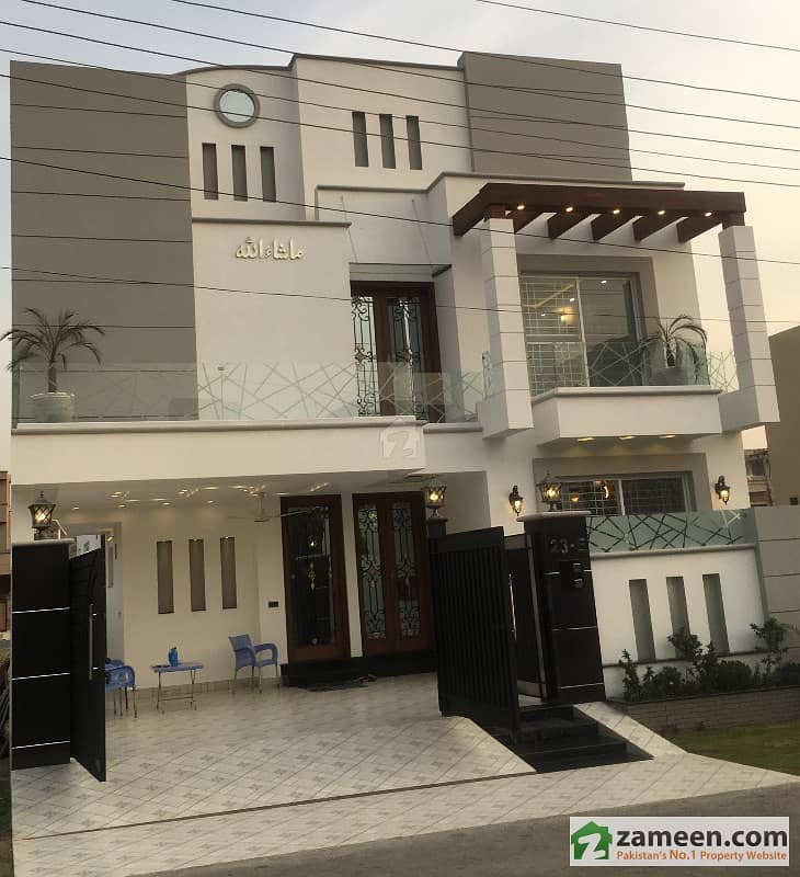 10 Marla 7 Beds 3 Storey Brand New Royal Villa For Sale