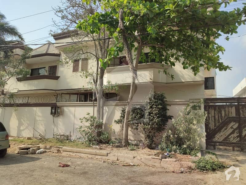 کلفٹن ۔ بلاک 7 کلفٹن کراچی میں 4 کمروں کا 11 مرلہ مکان 6.9 کروڑ میں برائے فروخت۔