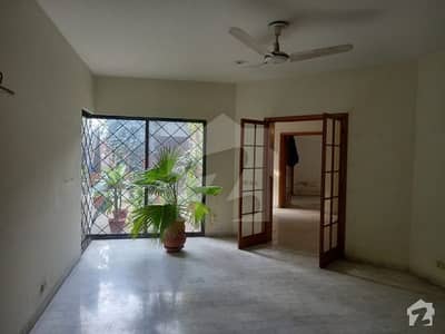 12 Marla House Available For Rent Only For Office Use