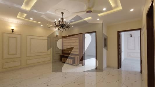 ای ایم ای سوسائٹی لاہور میں 5 کمروں کا 9 مرلہ مکان 6.5 کروڑ میں برائے فروخت۔