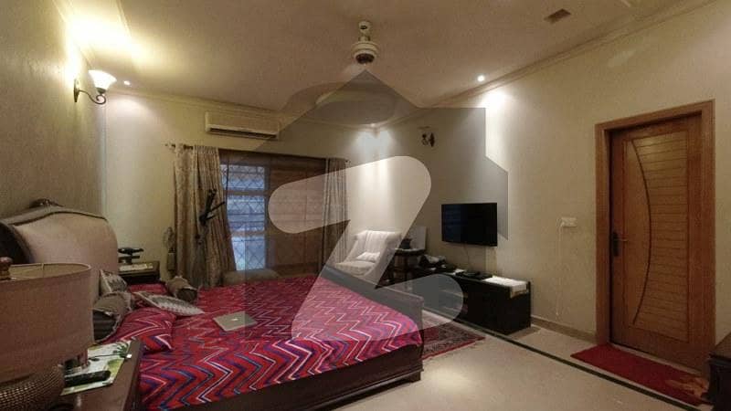 ای ایم ای سوسائٹی لاہور میں 5 کمروں کا 9 مرلہ مکان 5.5 کروڑ میں برائے فروخت۔