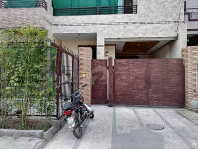 10 Marla Lower Portion In Allama Iqbal Town - Pak Block For rent