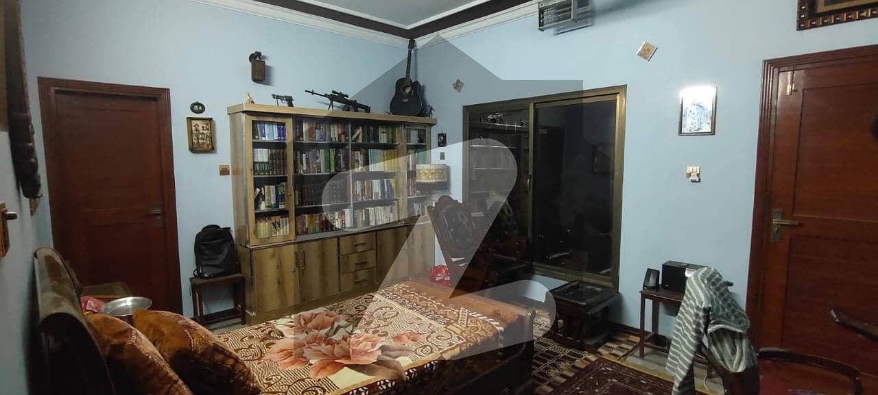 ورسک روڈ پشاور میں 7 کمروں کا 10 مرلہ مکان 3.8 کروڑ میں برائے فروخت۔