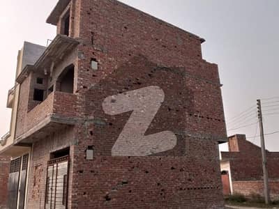 ایلیٹ ٹاؤن لاہور میں 5 کمروں کا 3 مرلہ مکان 35 لاکھ میں برائے فروخت۔