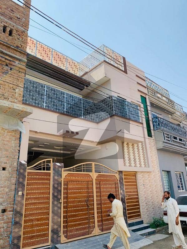 ورسک روڈ پشاور میں 6 کمروں کا 4 مرلہ مکان 40 ہزار میں کرایہ پر دستیاب ہے۔