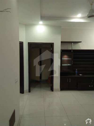 ڈیوائن گارڈنز ۔ بلاک ڈی ڈیوائن گارڈنز لاہور میں 3 کمروں کا 8 مرلہ مکان 2.5 کروڑ میں برائے فروخت۔