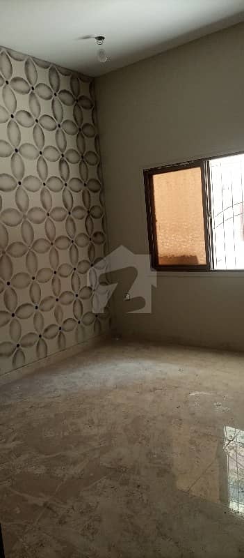 In Shamsi Society 900 Square Feet Upper Portion For Sale