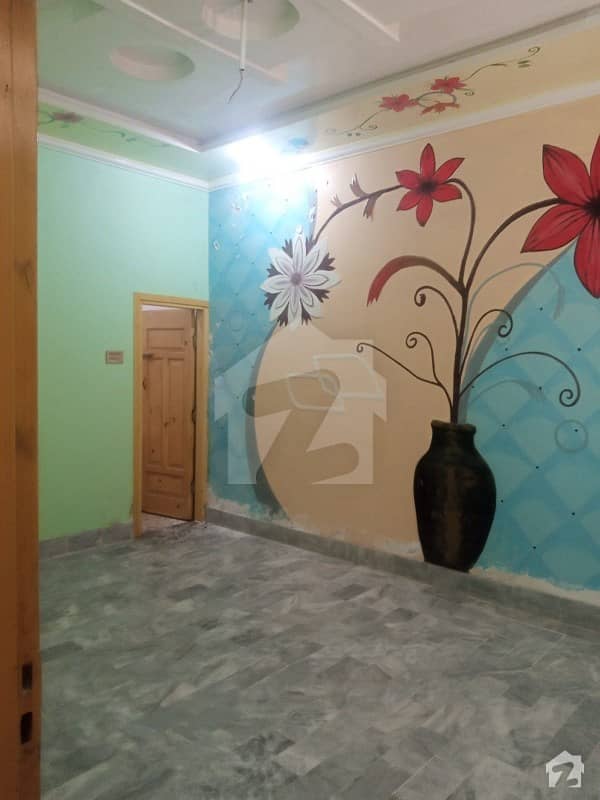 ڈلا زیک روڈ پشاور میں 6 کمروں کا 5 مرلہ مکان 1.4 کروڑ میں برائے فروخت۔